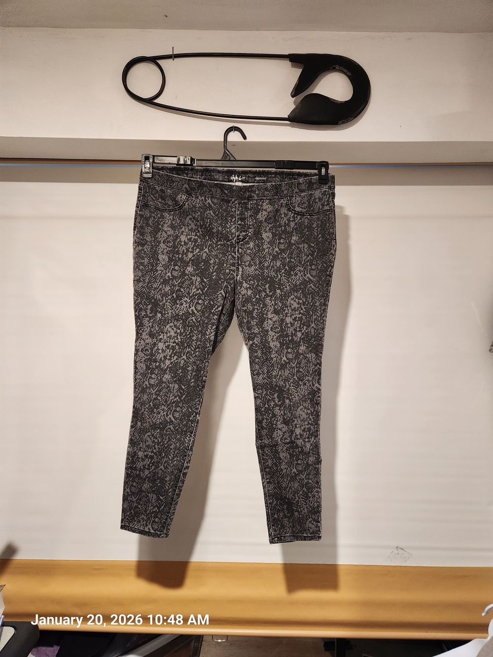 Style & Co. Black and Gray Printed Jeggings